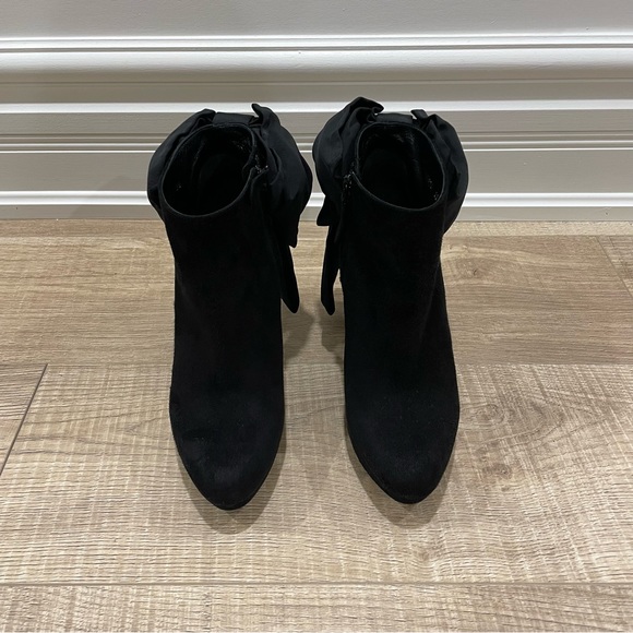 Alexander McQueen black suede platform high heel ankle bootie back bow size 38 - Picture 2 of 6